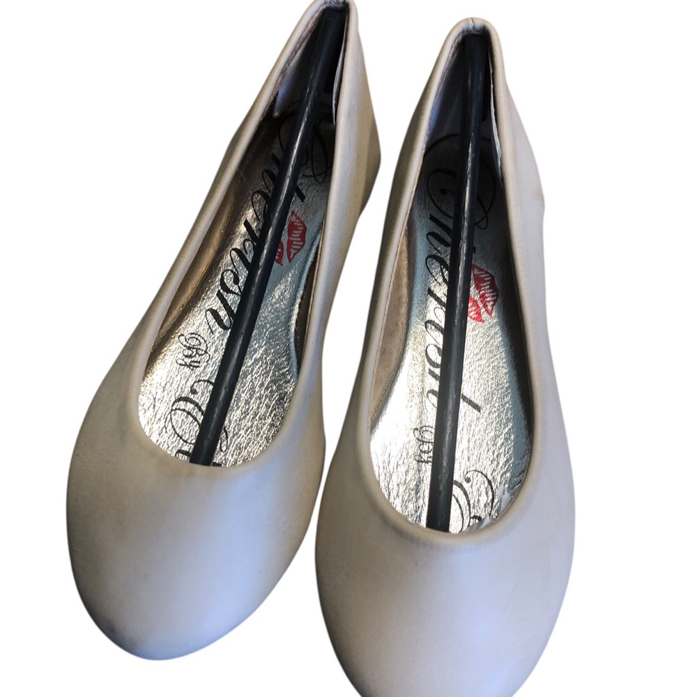 NWOT Cherish Size 9 Cream Ballet Flats